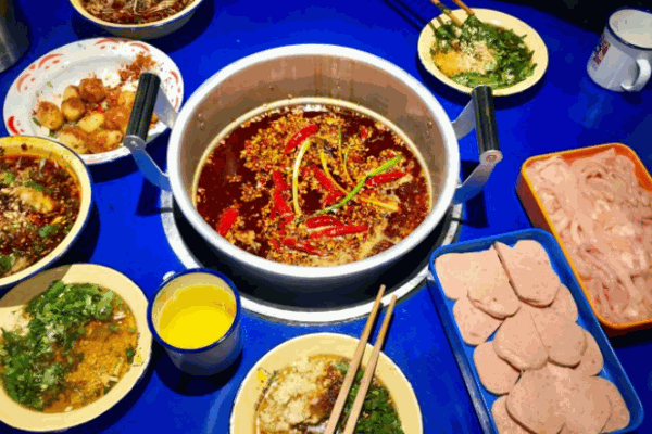 谭二师路边麻辣烫